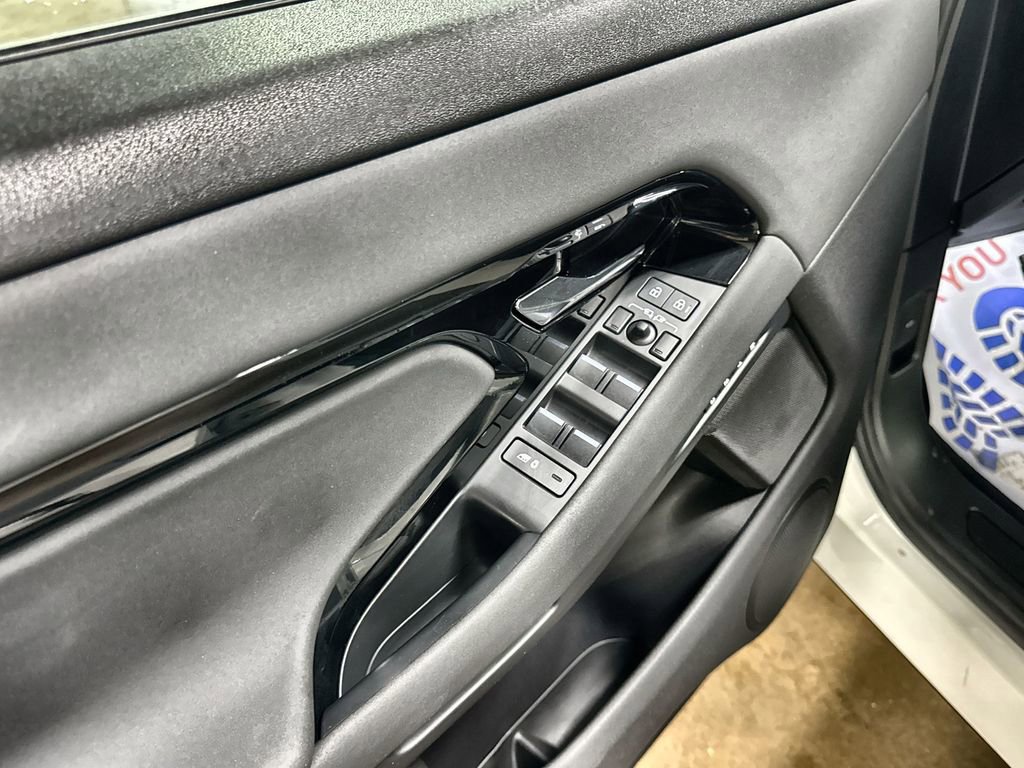 Used 2024 Land Rover Range Rover Evoque S image 14