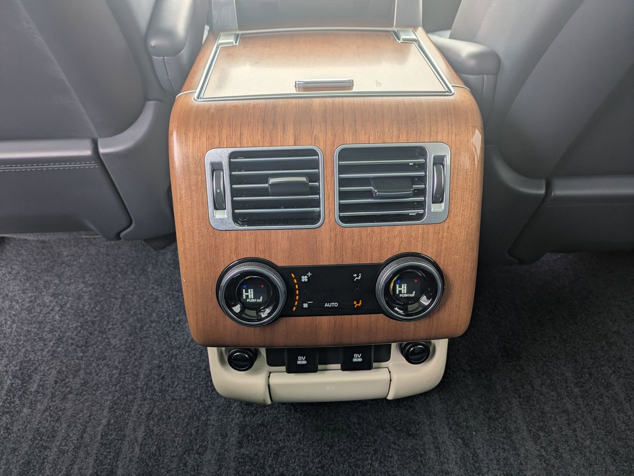 Used 2019 Land Rover Range Rover Long Wheelbase Supercharged image 23