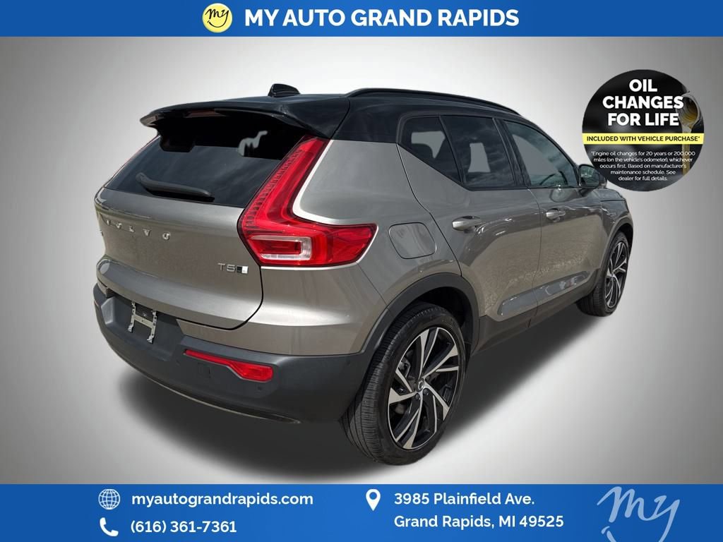 Used 2022 Volvo XC40 T5 R-Design w/ Advanced Package image 7