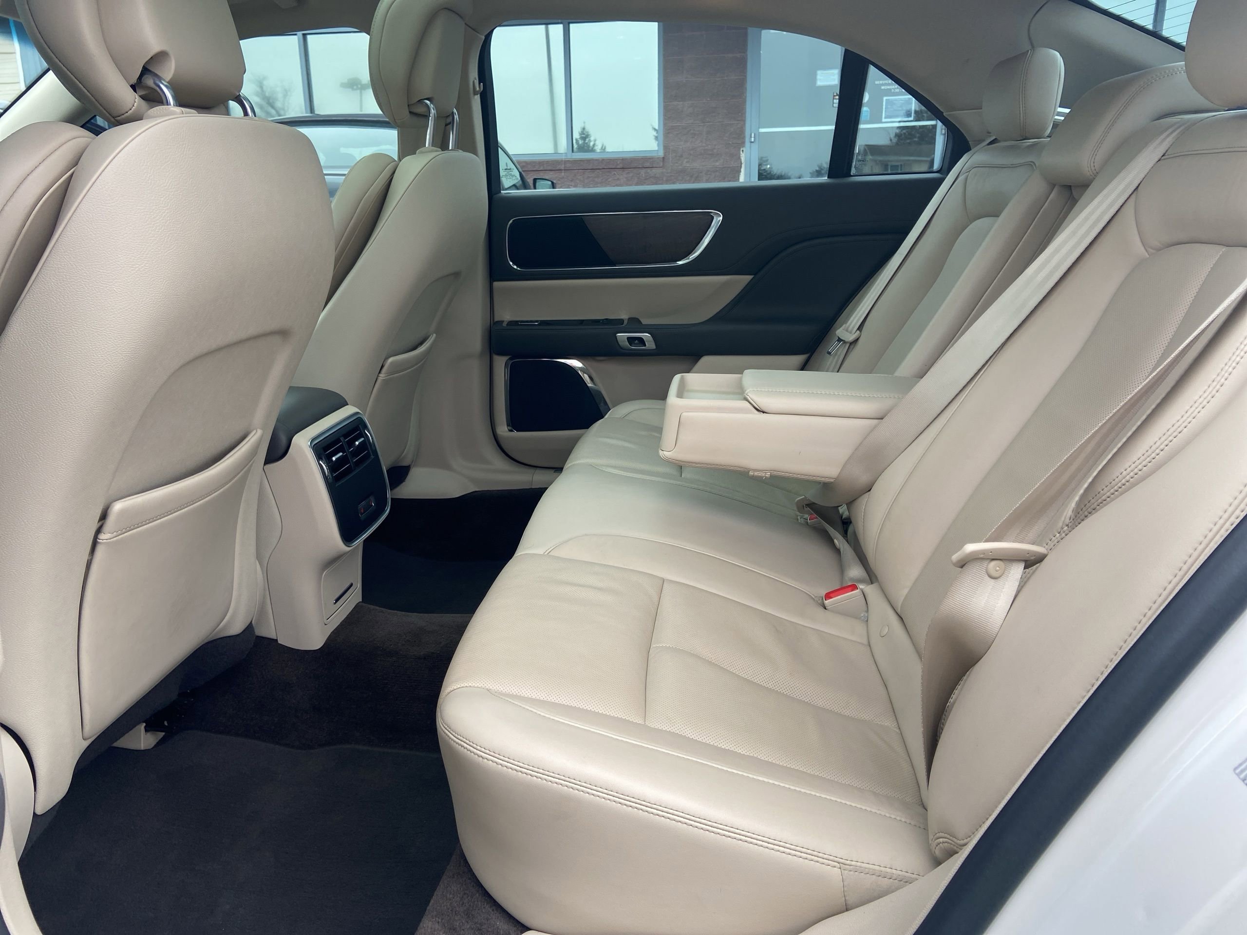 Used 2017 Lincoln Continental Select w/ Continental Climate Package image 13