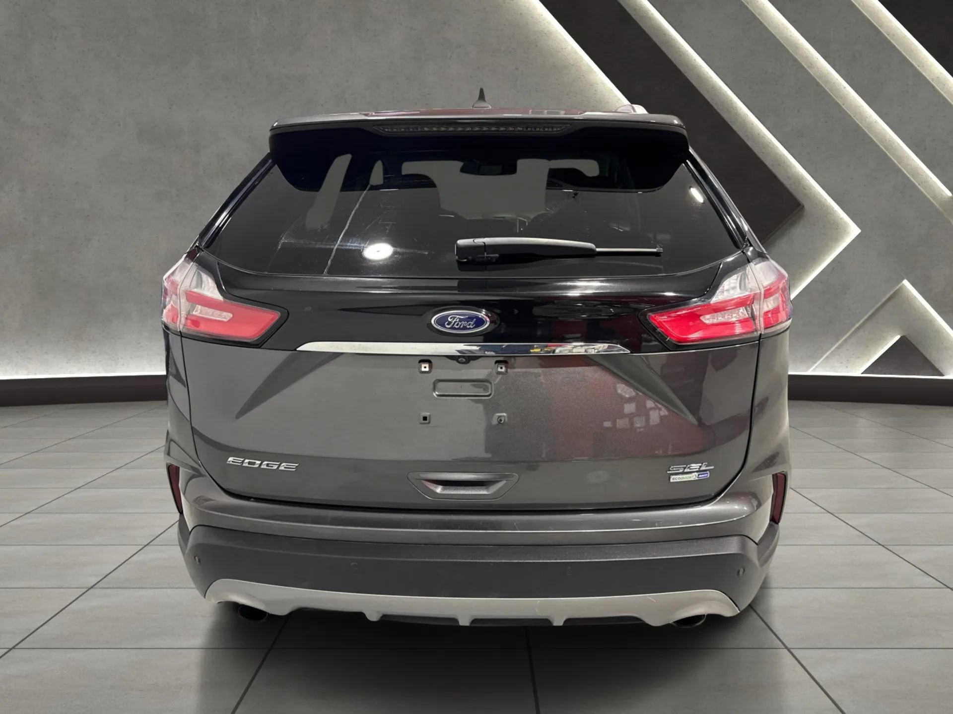 Used 2019 Ford Edge SEL w/ Cargo Accessory Package AWD/4WD image 4