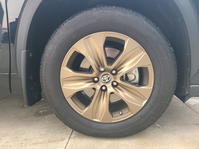 Used 2023 Toyota Highlander Bronze Edition image 10