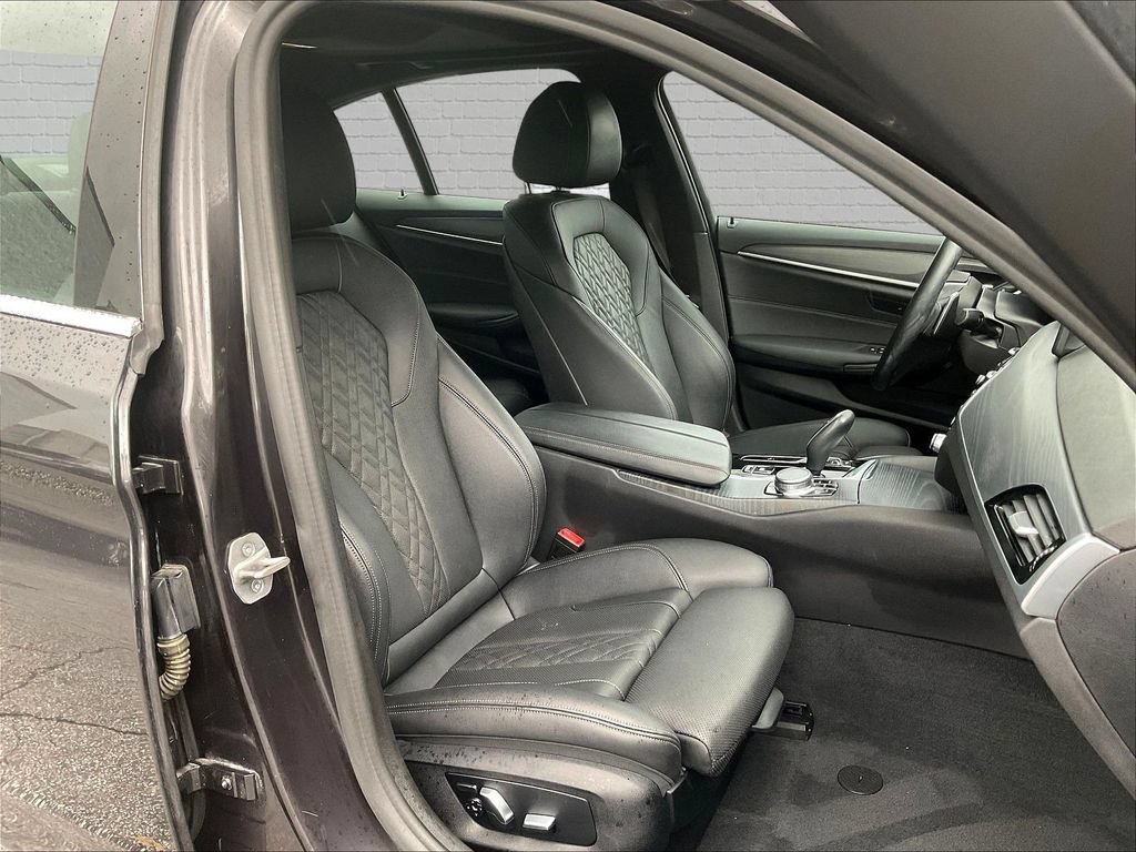 Used 2022 BMW 530i w/ Convenience Package RWD image 26