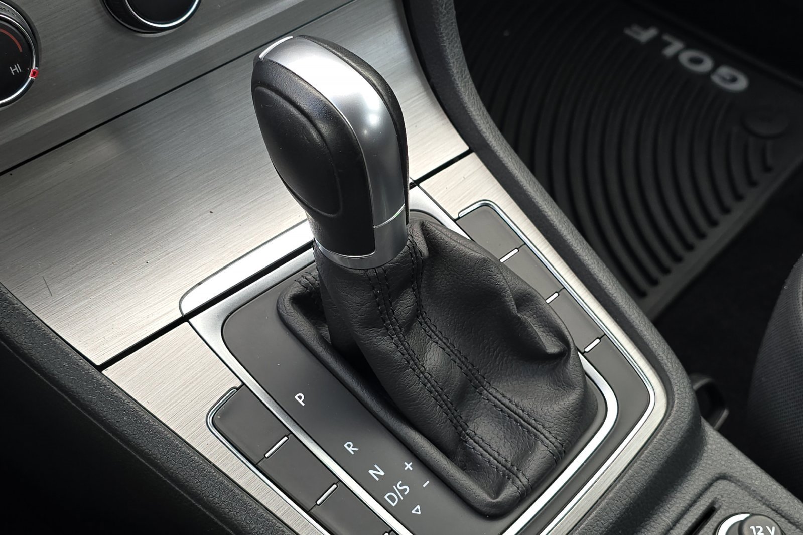 Used 2017 Volkswagen Golf S image 23