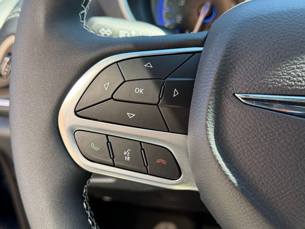 New 2026 Chrysler Pacifica Select FWD image 18