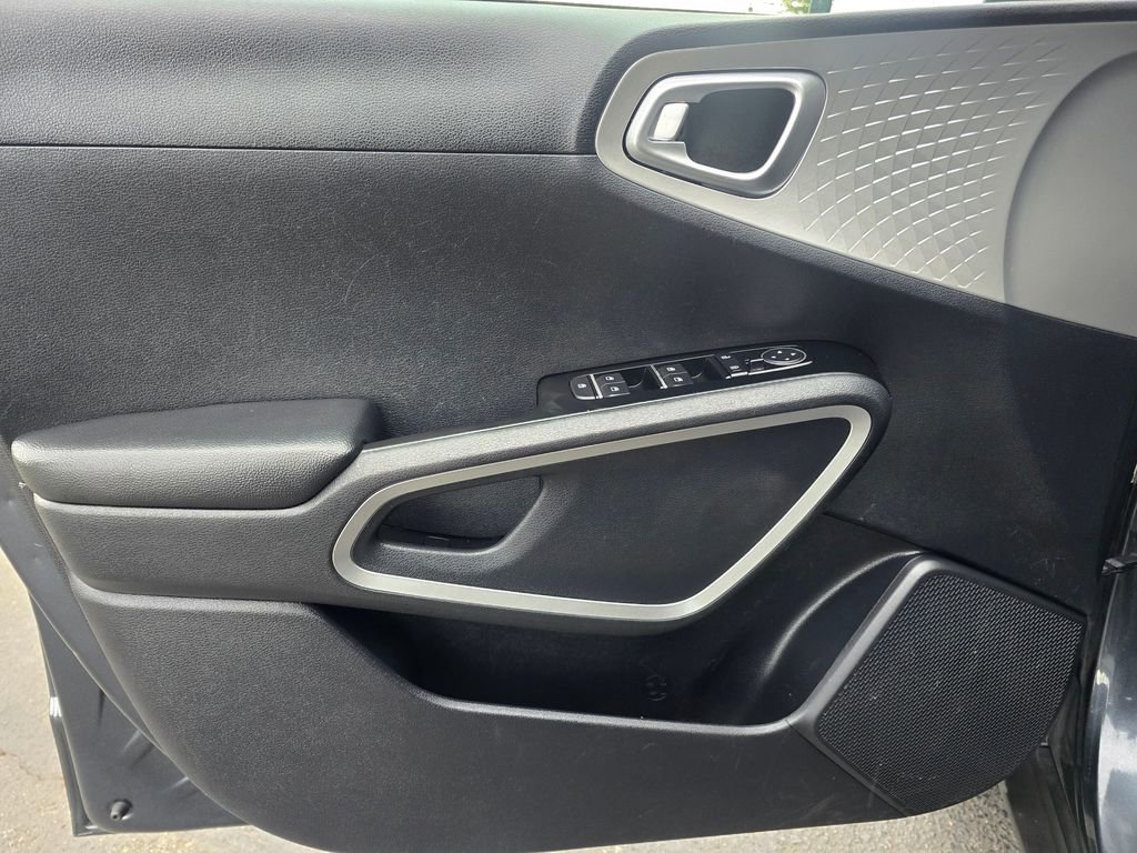 Used 2020 Kia Soul LX image 24