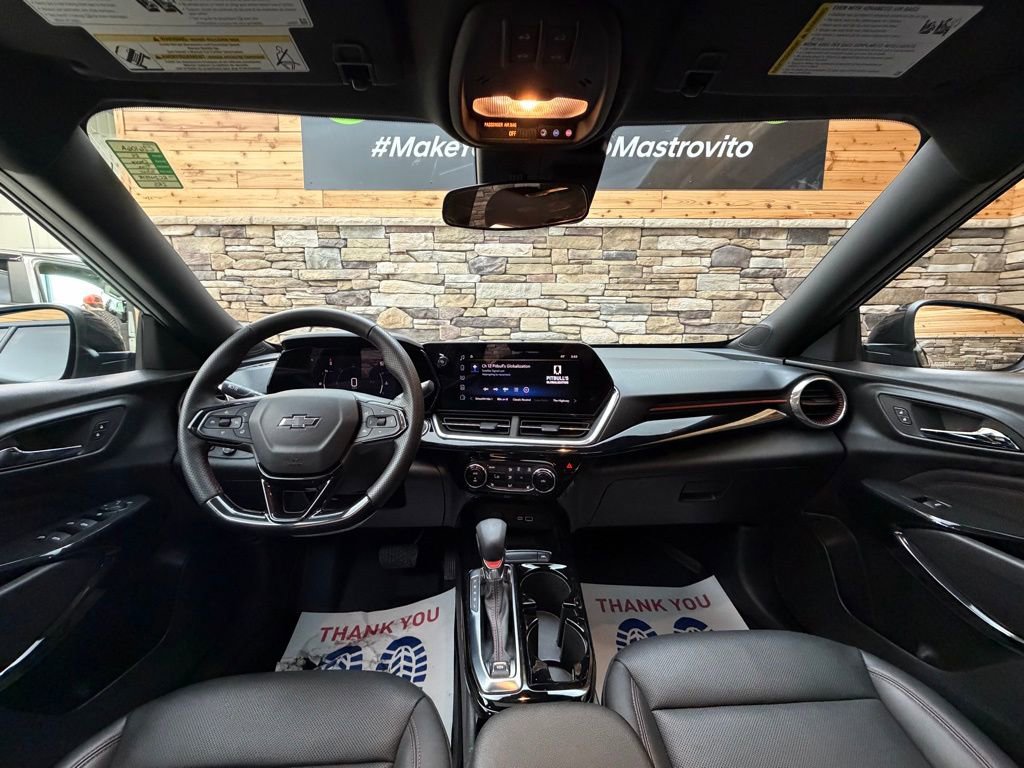 Used 2024 Chevrolet Trax RS w/ Sunroof Package image 16