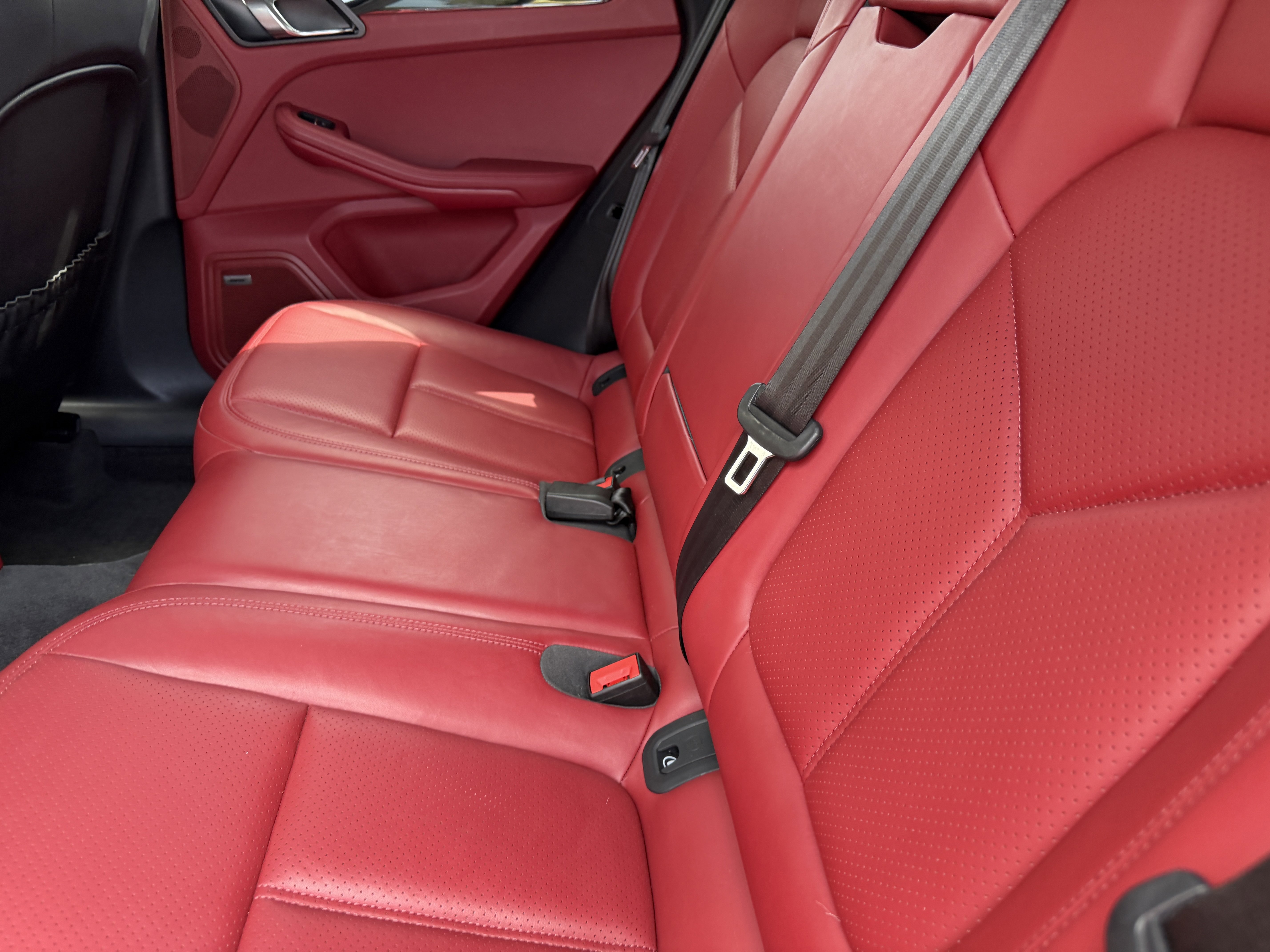 Certified 2024 Porsche Macan image 20