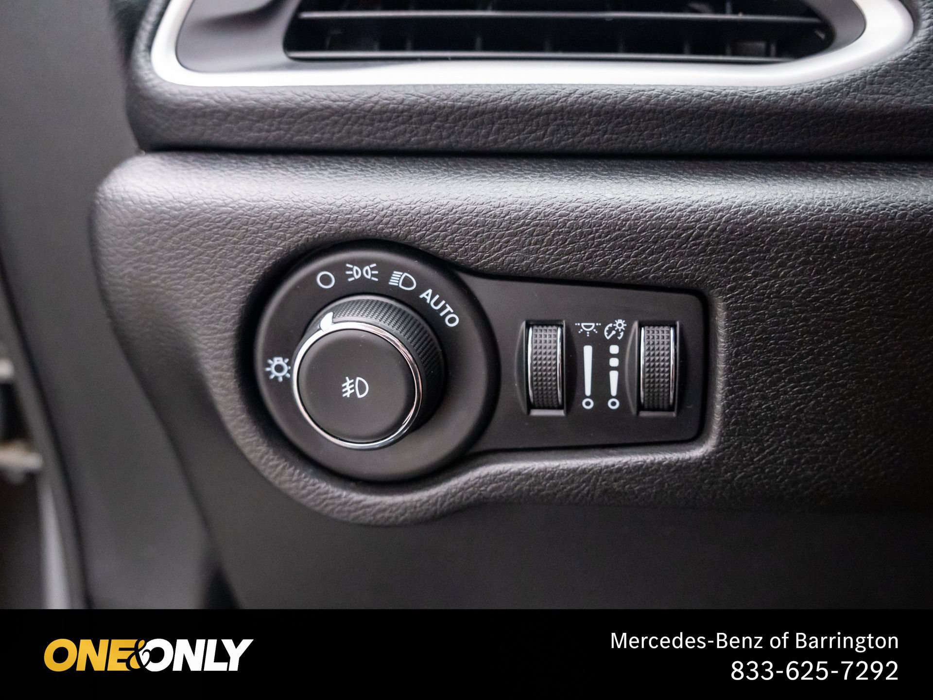 Used 2021 Chrysler Pacifica Touring-L w/ Premium & Safety Sphere Group AWD/4WD image 21