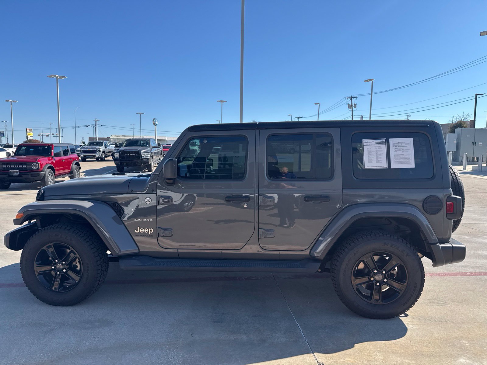 Used 2018 Jeep Wrangler Unlimited Sahara AWD/4WD image 6