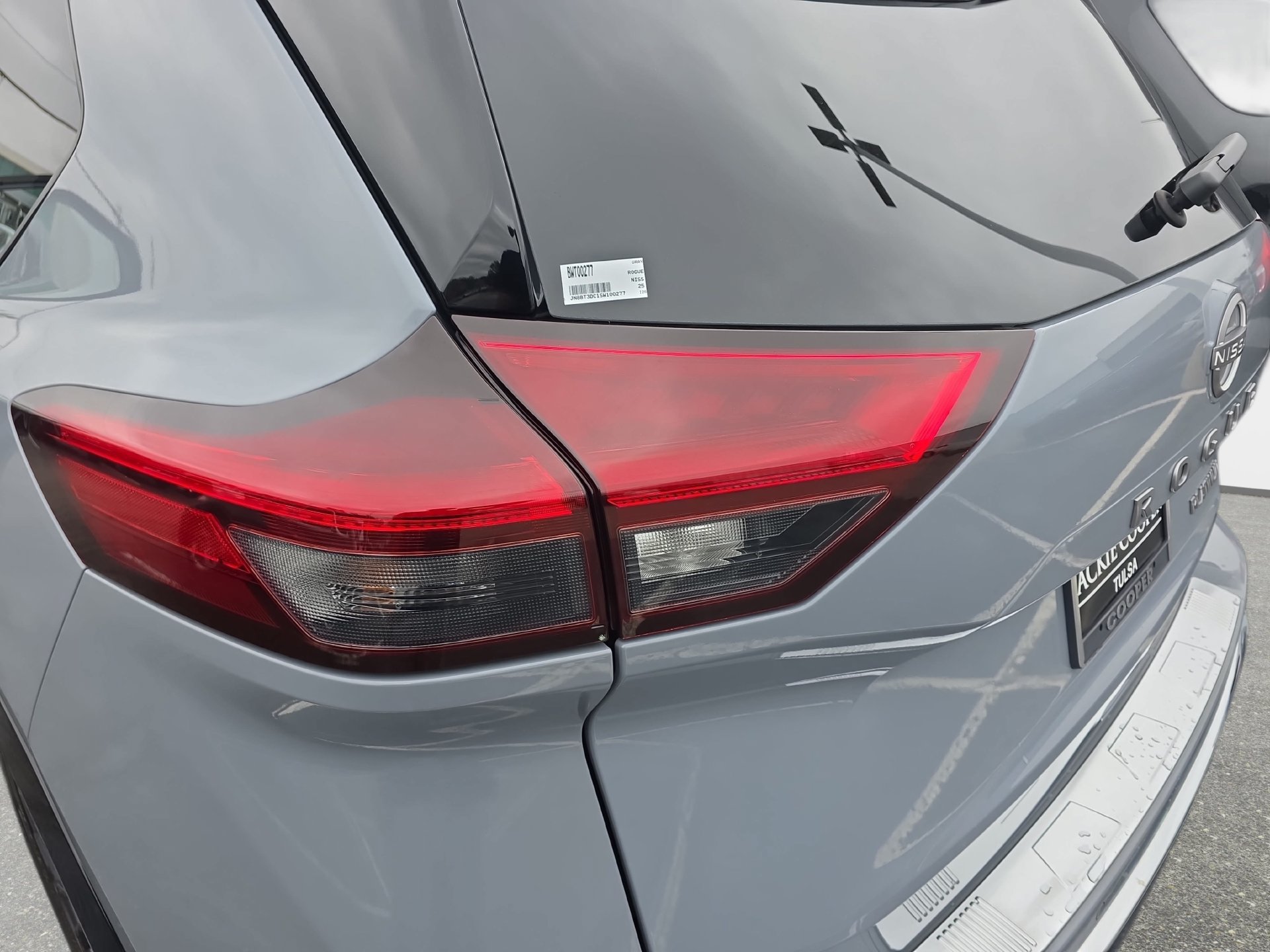 Used 2025 Nissan Rogue Platinum FWD image 33
