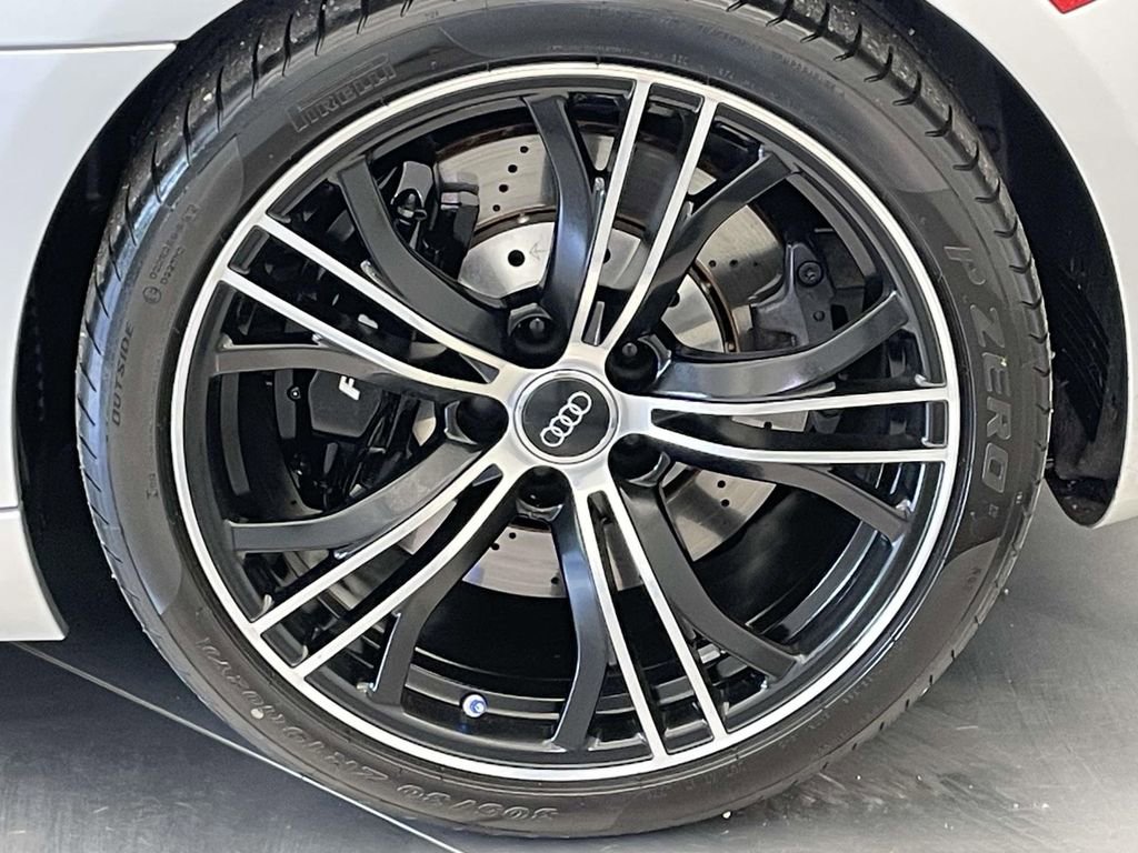 Used 2012 Audi R8 V10 AWD/4WD image 12