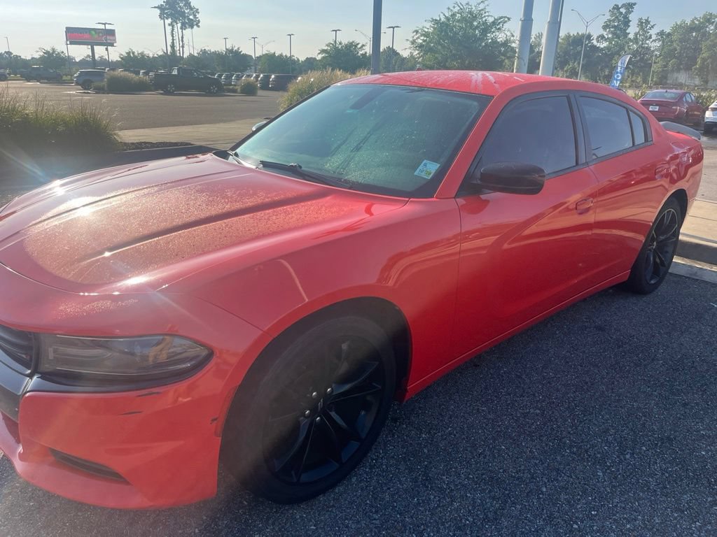 Used 2017 Dodge Charger SE w/ Blacktop Package RWD image 1