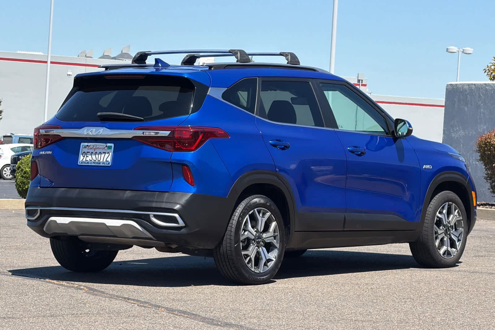 Used 2023 Kia Seltos EX AWD/4WD image 2