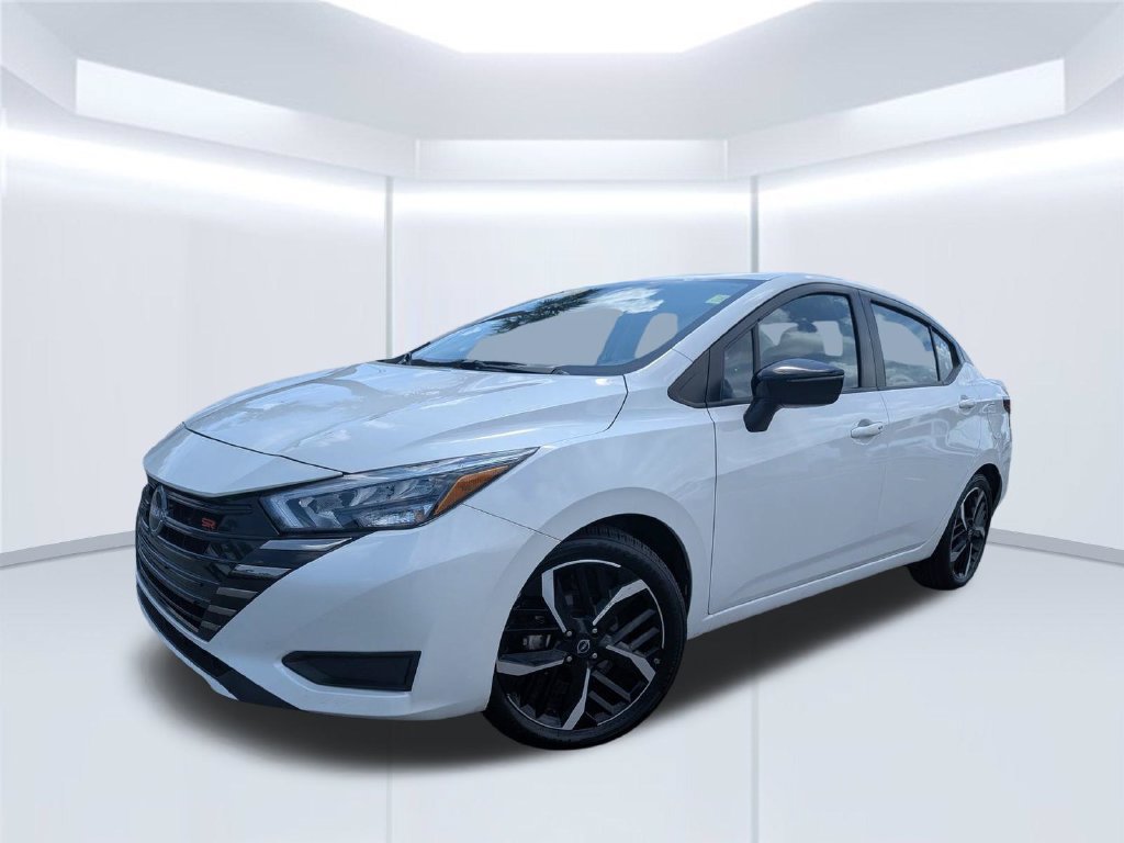 Used 2025 Nissan Versa SR FWD image 1
