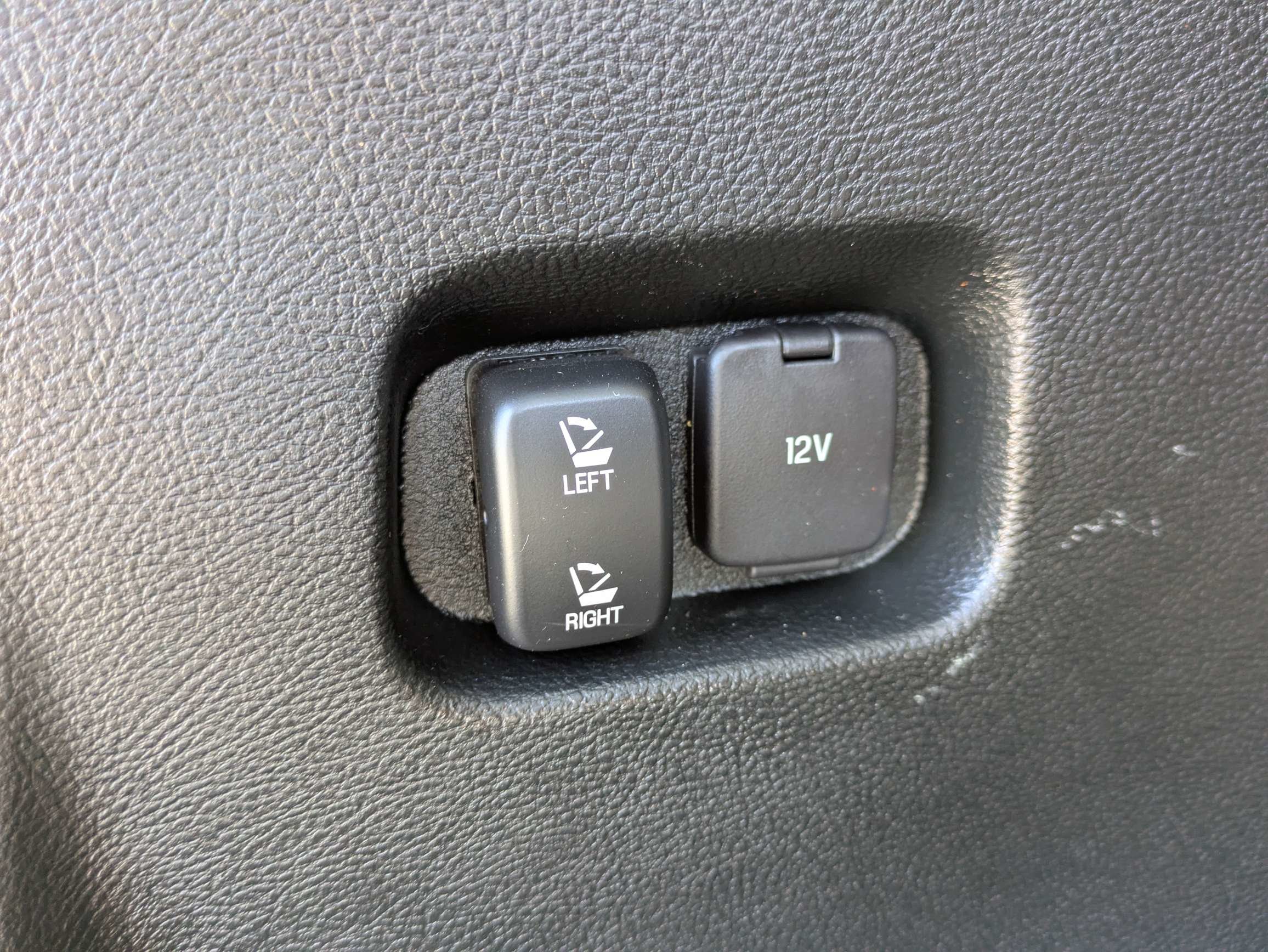 Used 2022 Ford Edge Titanium AWD/4WD image 17