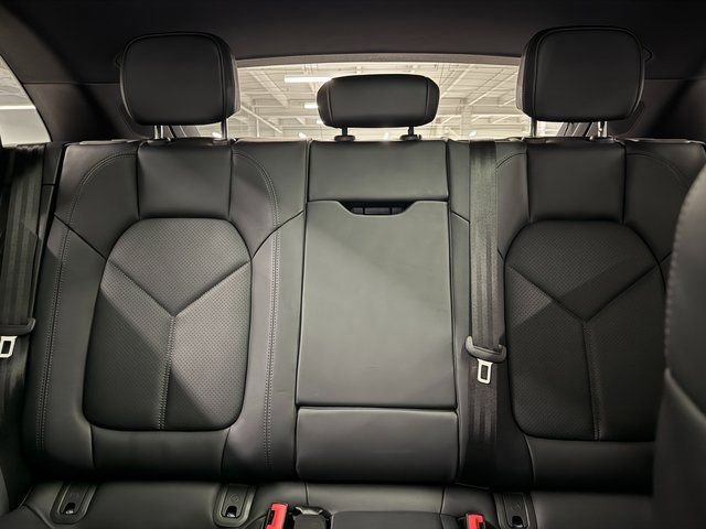 Certified 2025 Porsche Macan AWD/4WD image 26