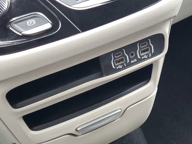 Used 2024 Chrysler Pacifica Touring-L FWD image 23