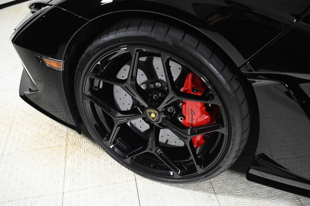 Used 2024 Lamborghini Revuelto image 23