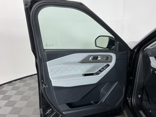 Used 2026 Ford Explorer Platinum w/ LUX Leather Package AWD/4WD image 15