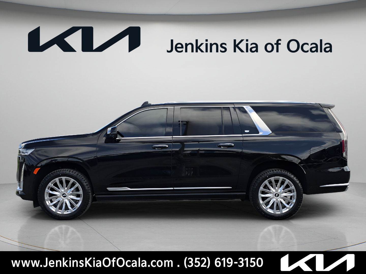 Used 2023 Cadillac Escalade ESV Premium Luxury w/ Performance Package AWD/4WD image 9