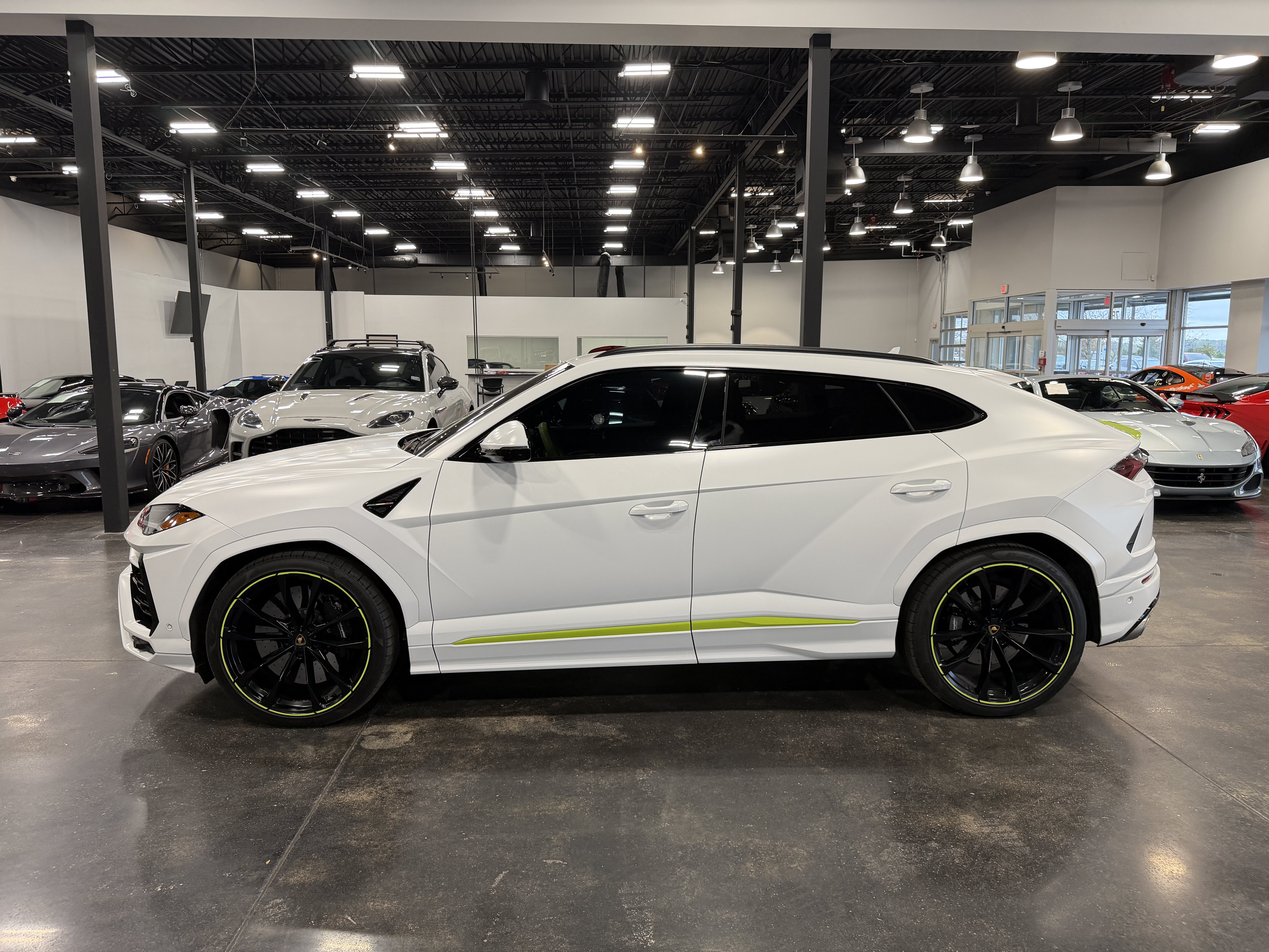 Used 2022 Lamborghini Urus AWD/4WD image 4