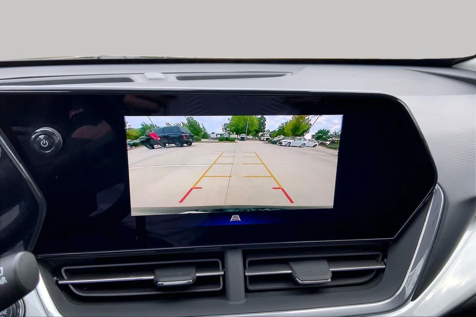 Used 2024 Chevrolet Trax LT w/ Sunroof Package FWD image 29