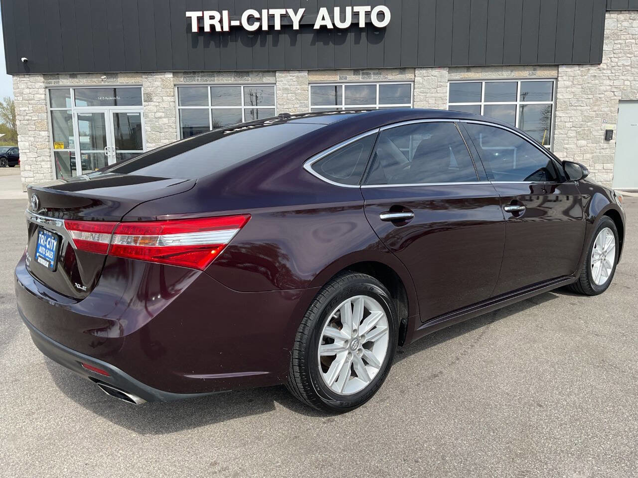 Used 2015 Toyota Avalon XLE FWD image 7