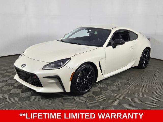 Used 2025 Toyota GR86 Premium RWD image 3