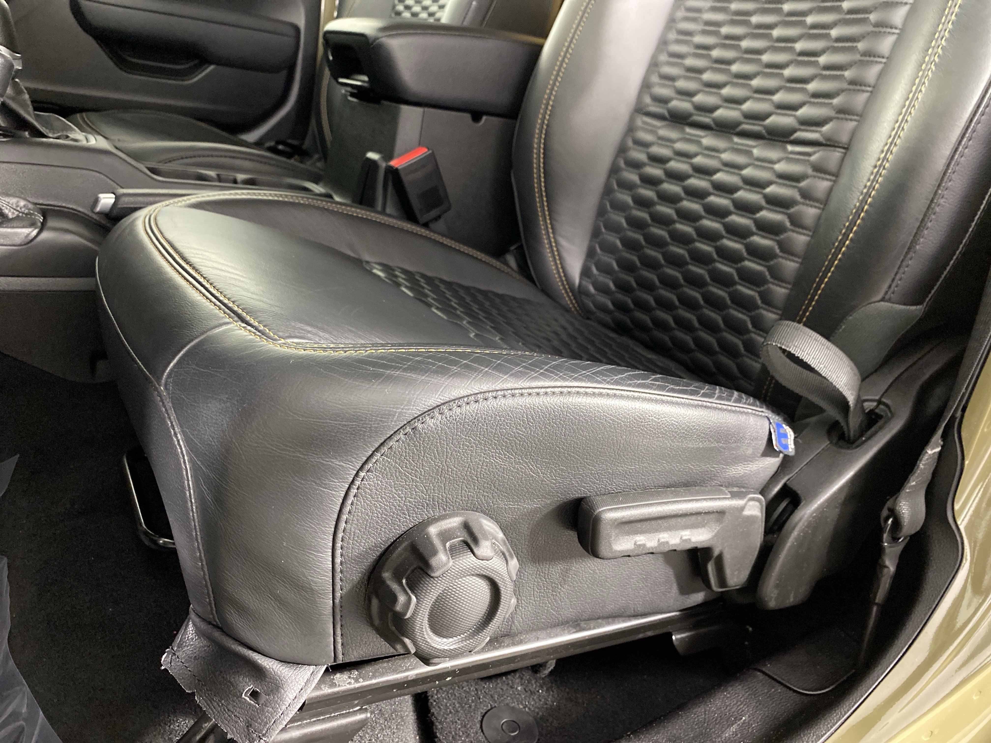 Used 2025 Jeep Wrangler Sport S image 17
