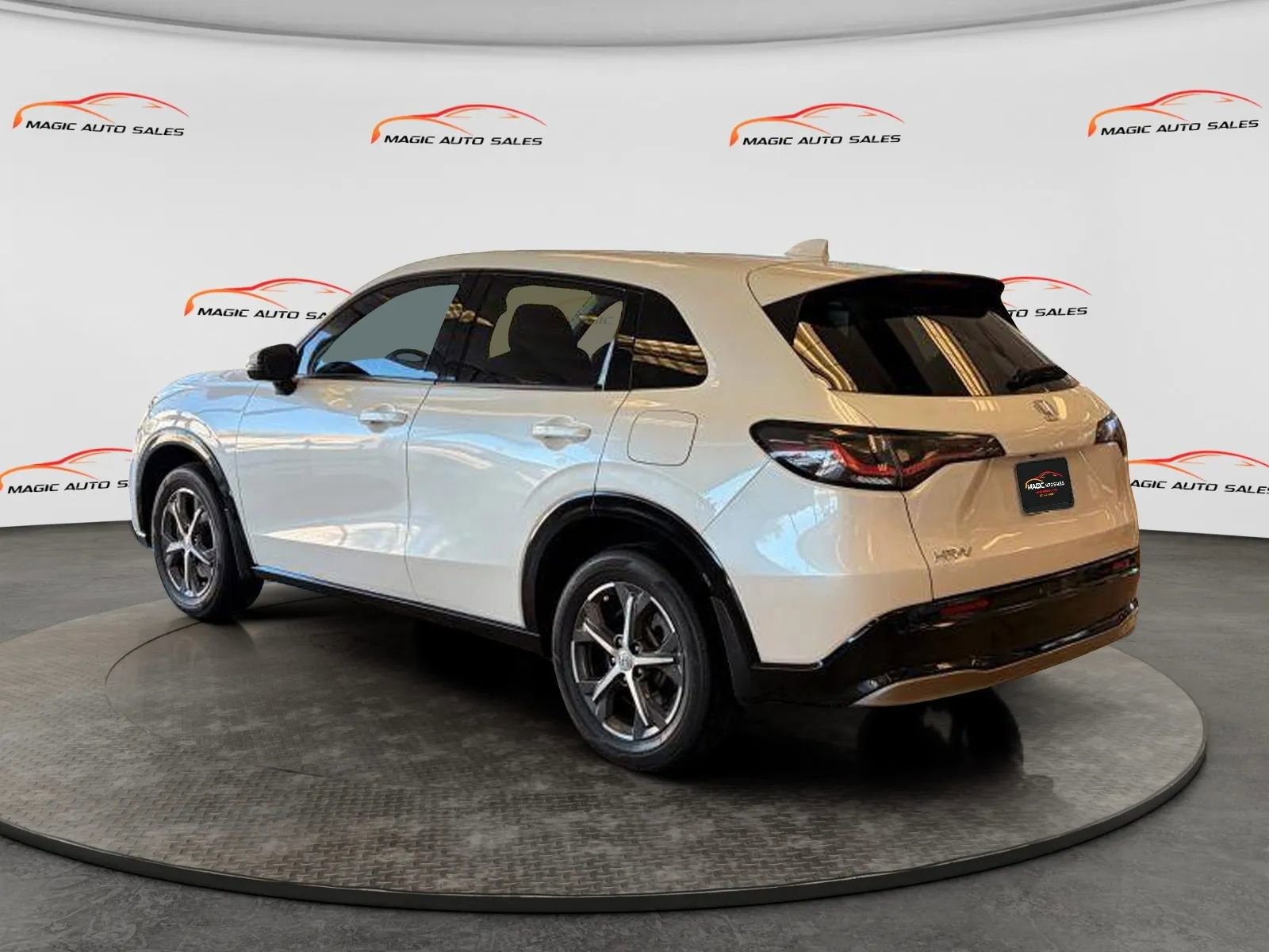 Used 2023 Honda HR-V EX-L image 7