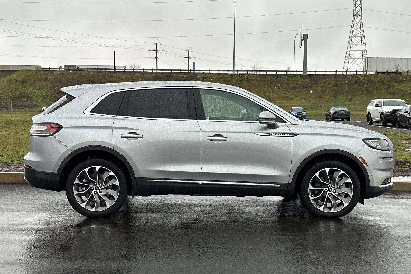 Used 2023 Lincoln Nautilus Reserve w/ Equipment Group 201A image 2