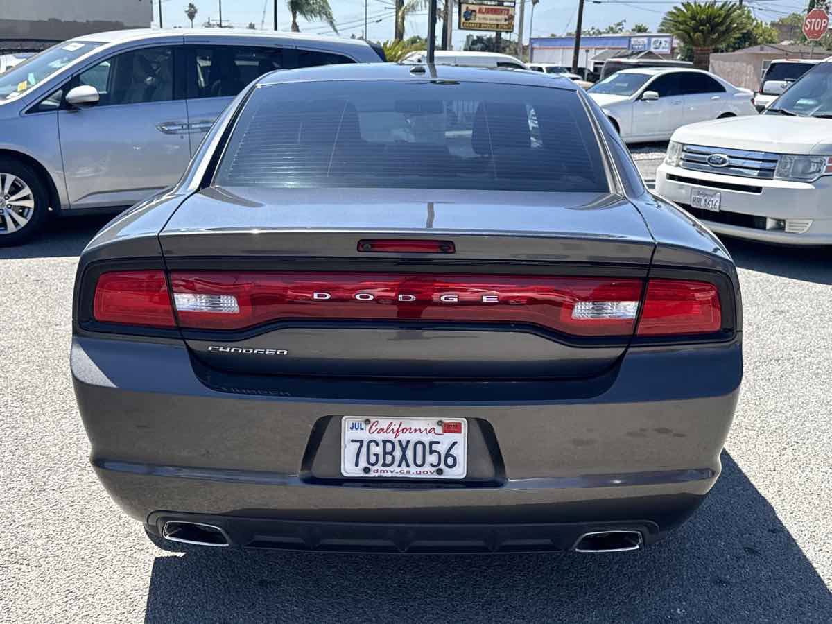 Used 2014 Dodge Charger SXT RWD image 3