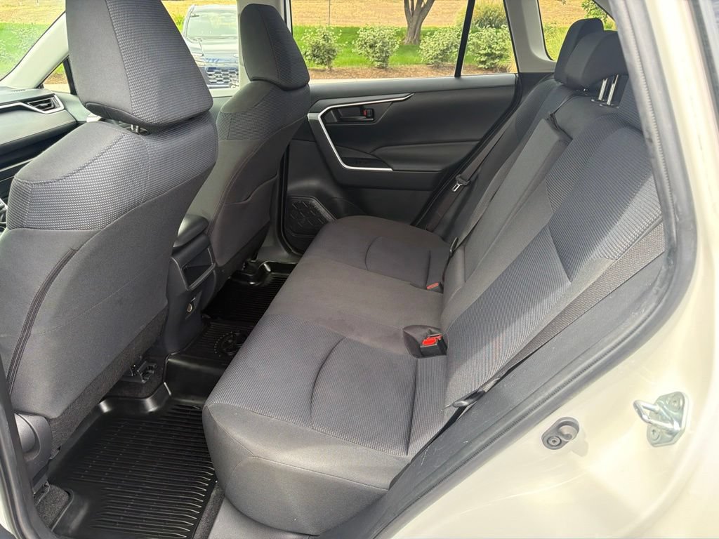 Used 2019 Toyota RAV4 LE w/ Carpet Mat Package AWD/4WD image 20