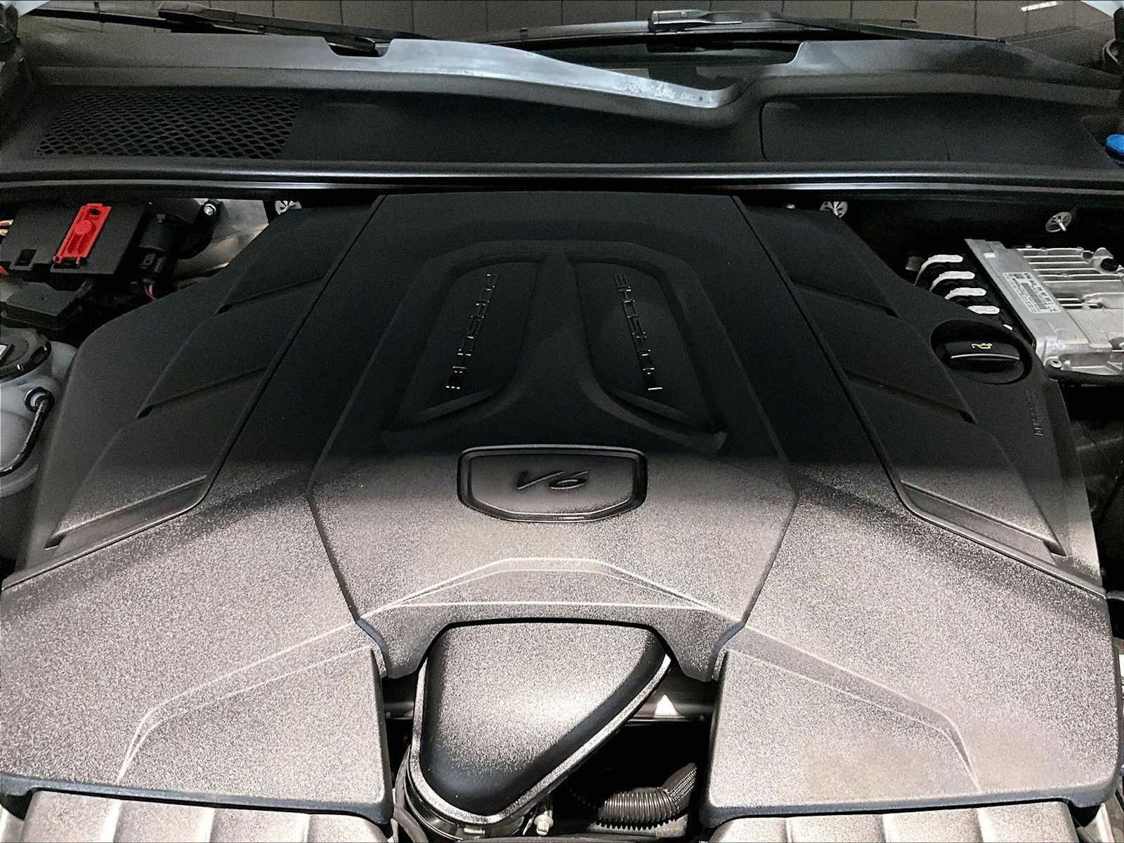 Used 2025 Porsche Cayenne Coupe image 24