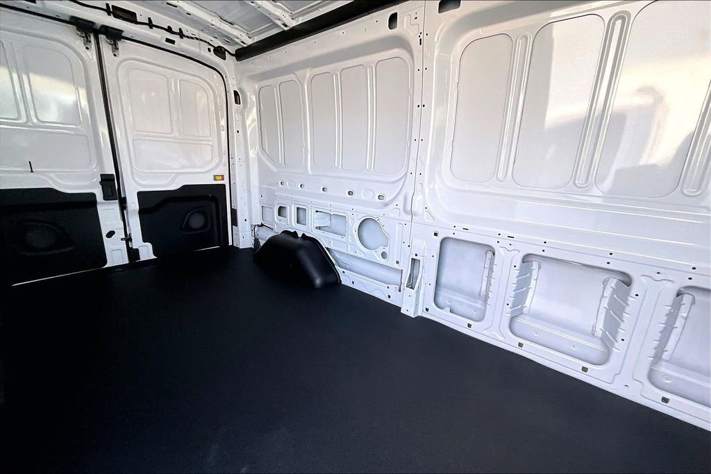 New 2026 Ford Transit 250 148 Medium Roof RWD image 10