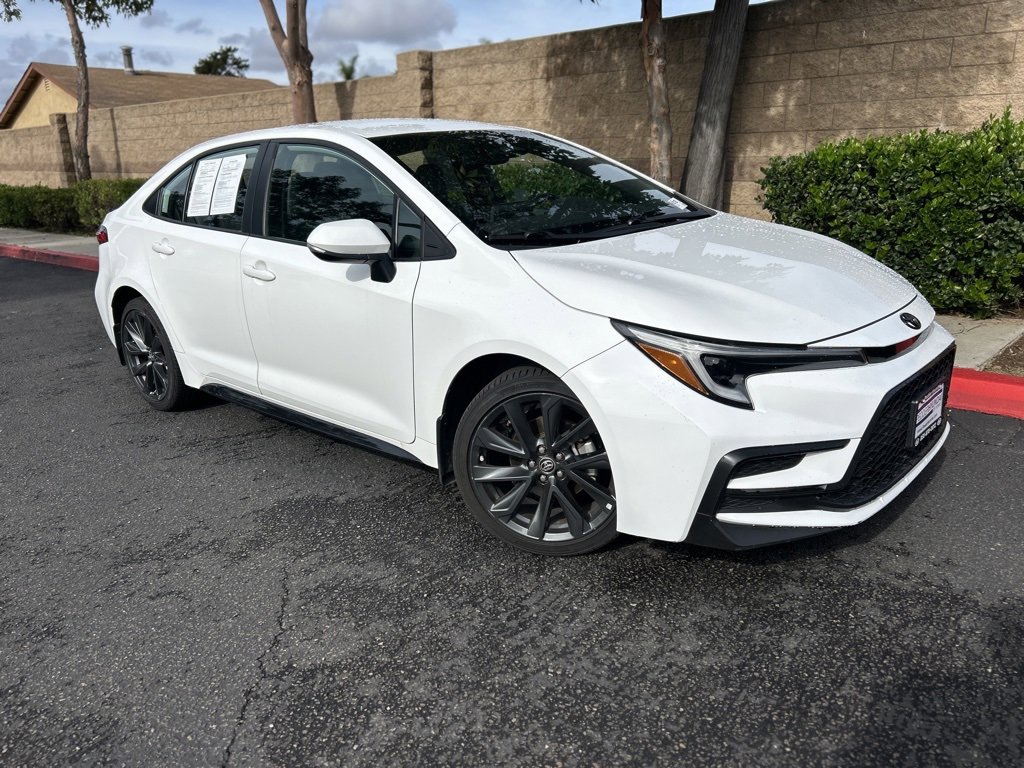 Used 2024 Toyota Corolla SE image 2