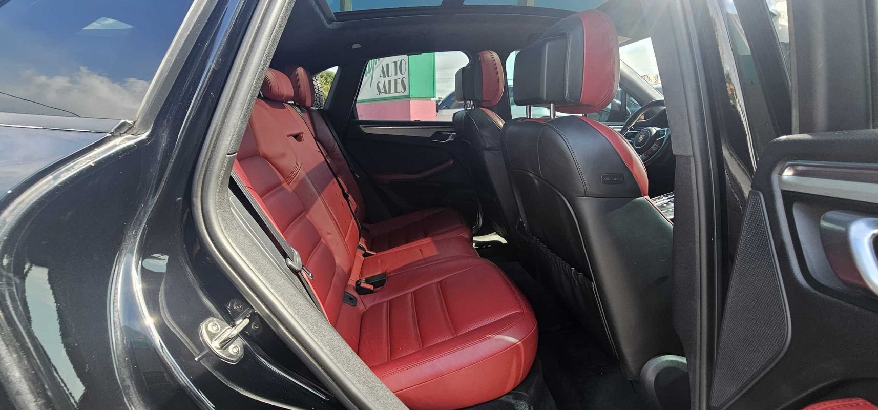 Used 2015 Porsche Macan Turbo AWD/4WD image 27