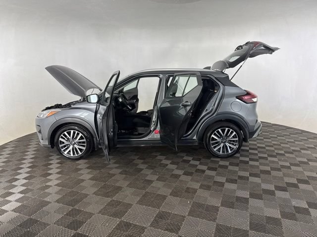 Used 2023 Nissan Kicks SV FWD image 9