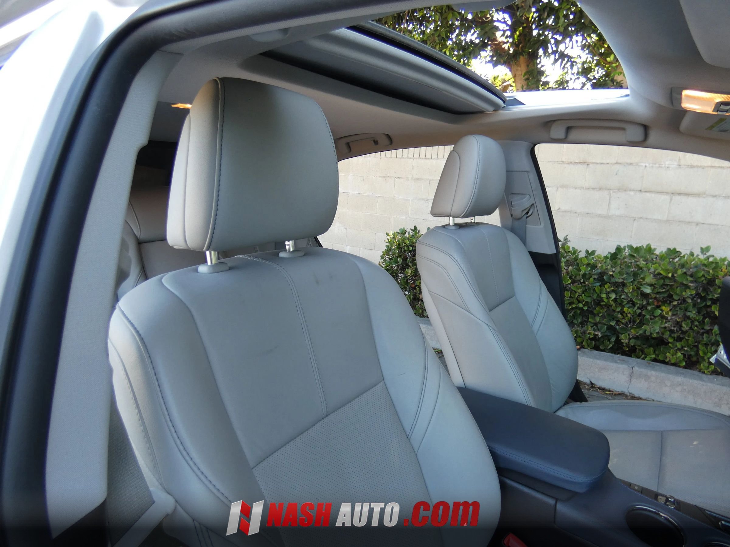 Used 2014 Toyota Avalon Limited FWD image 30