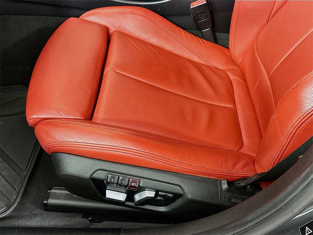 Used 2018 BMW 340i xDrive Sedan w/ Premium Package image 9