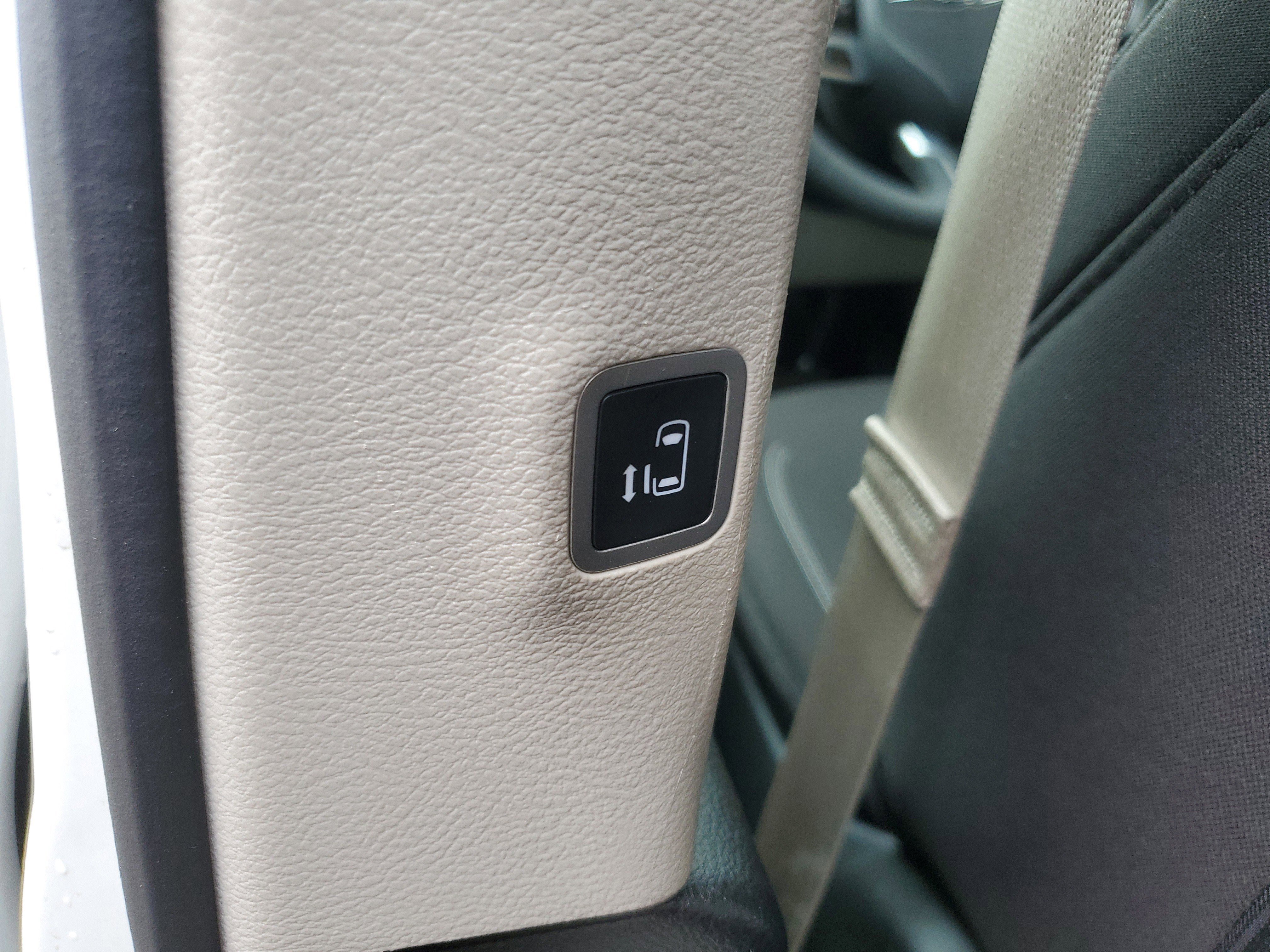 Used 2023 Chrysler Voyager LX image 15