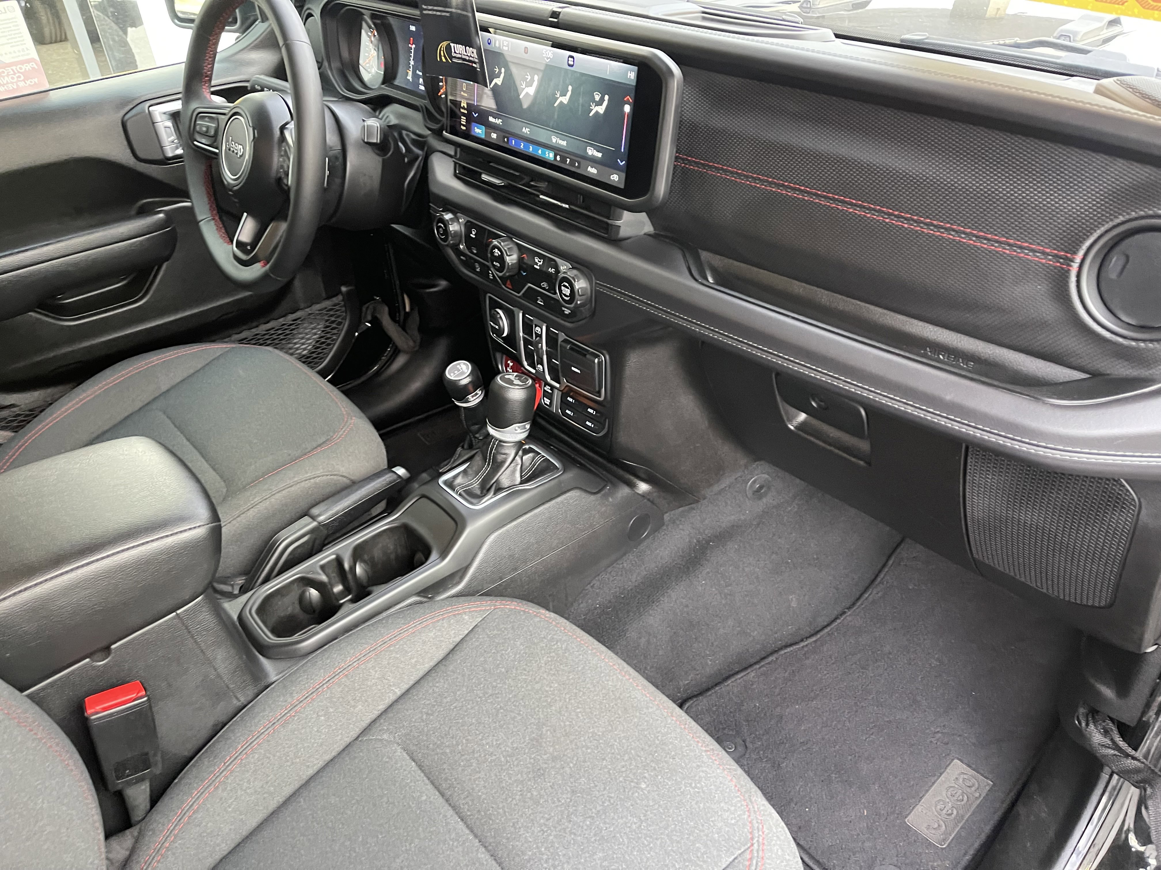 Used 2025 Jeep Wrangler Unlimited Rubicon AWD/4WD image 25
