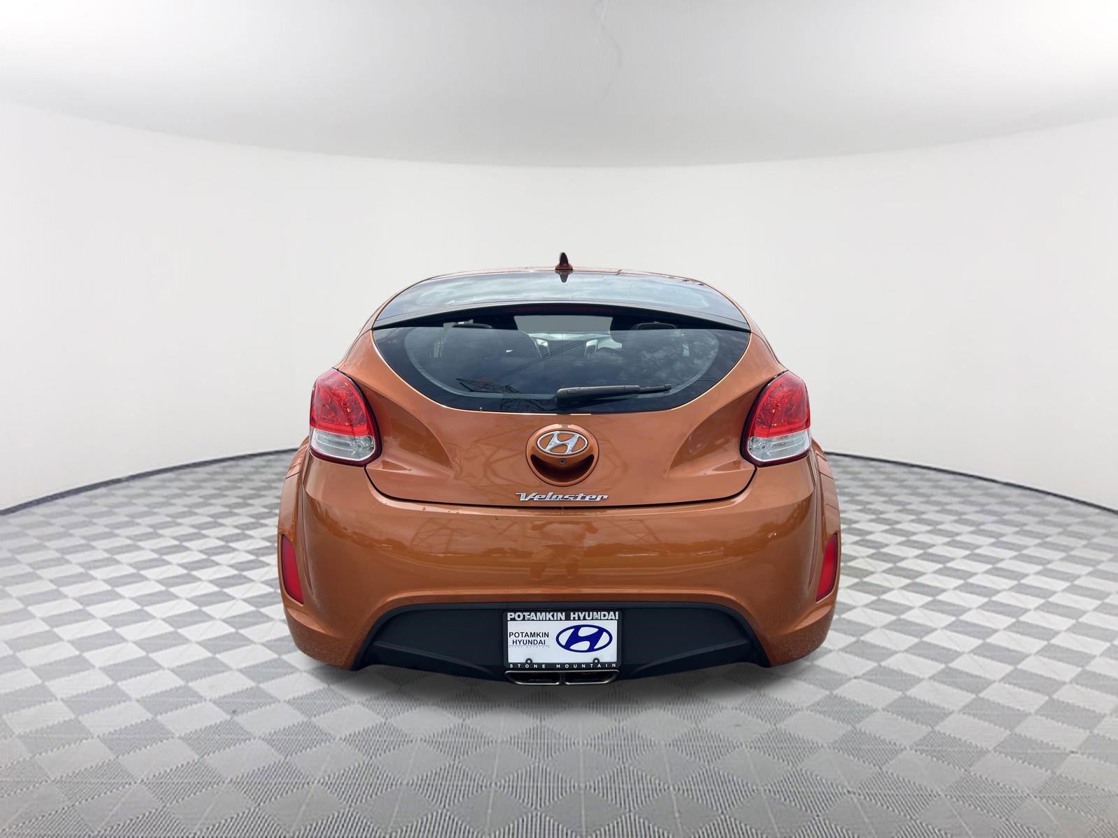 Used 2014 Hyundai Veloster FWD image 6