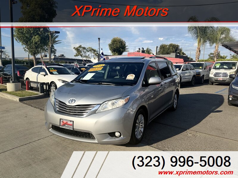 Used 2015 Toyota Sienna XLE w/ XLE Navigation Package FWD image 3