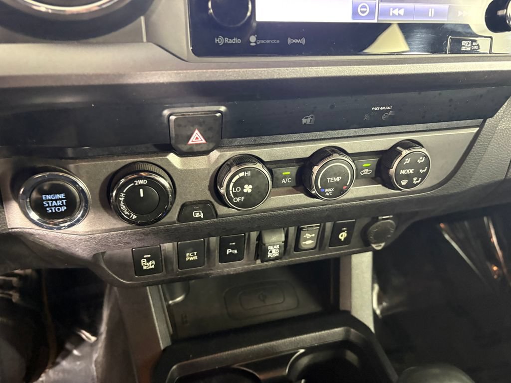 Used 2019 Toyota Tacoma TRD Sport w/ Technology Package AWD/4WD image 18