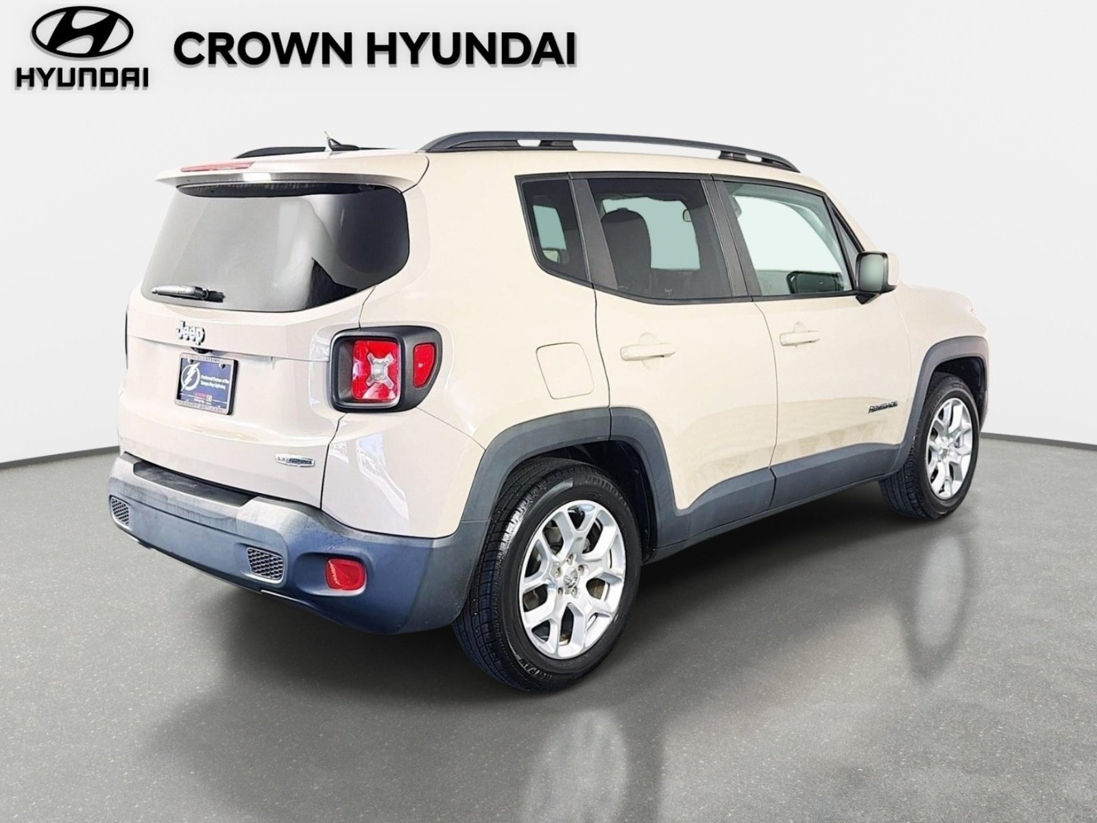 Used 2015 Jeep Renegade Latitude FWD image 5