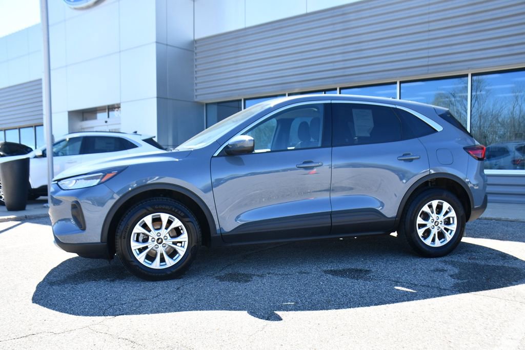 Used 2023 Ford Escape Active w/ Tech Pack #2 AWD/4WD image 2