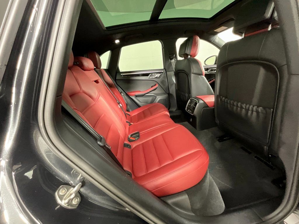 Used 2023 Porsche Macan Turbo image 21