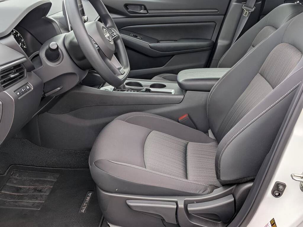 Certified 2025 Nissan Altima 2.5 S FWD image 11